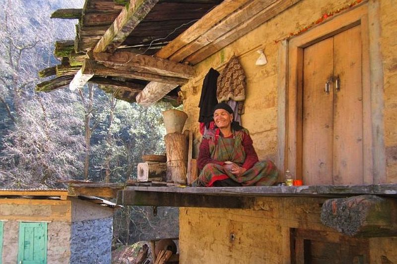 woman-lives-in-himalayan-national-park