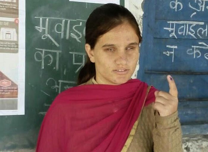 Blind muskan thakur cast vote for the first time
