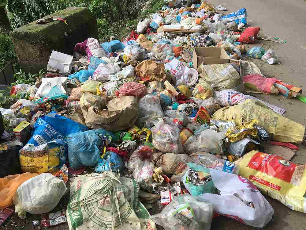 garbage dumping on Mandi road side 2