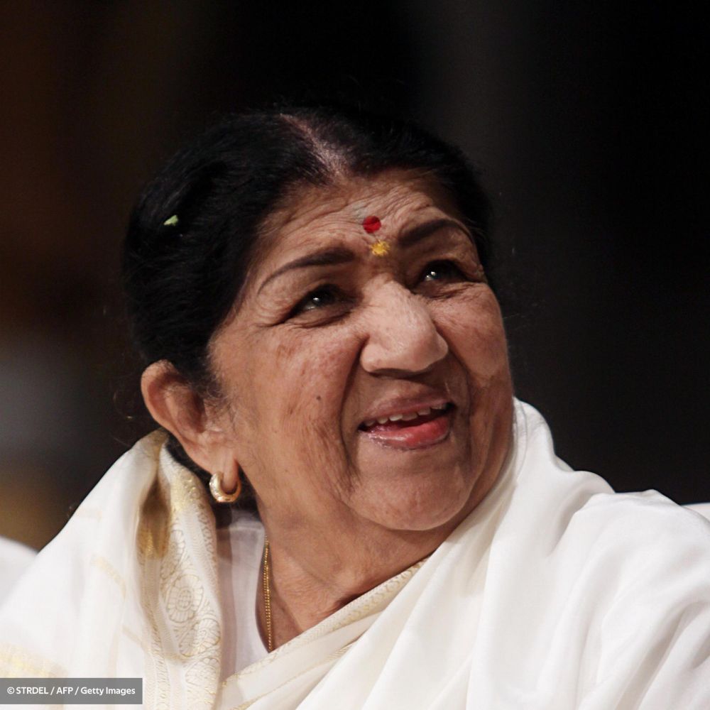 singer-lata-mangeshkar-passes-away-at-age-of-92 (2)